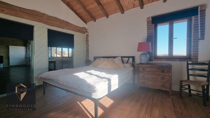 Image No.20-6 Bed House for sale