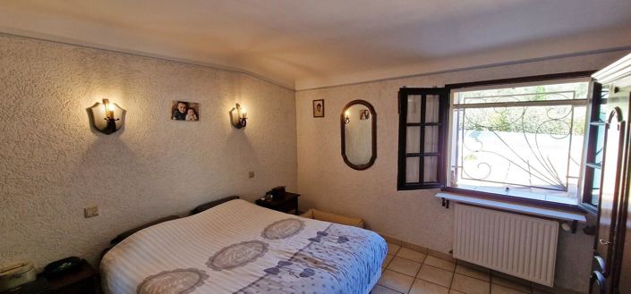 Image No.15-4 Bed House for sale