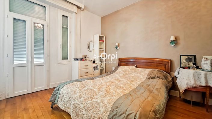 Image No.9-6 Bed House for sale