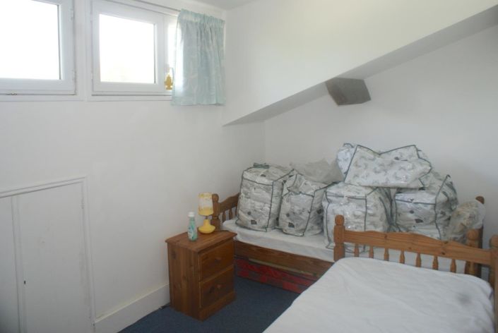 Image No.17-5 Bed House for sale