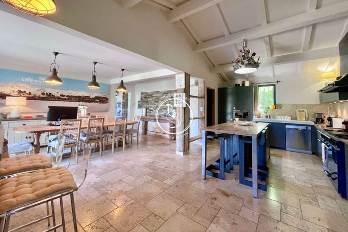 Image No.8-5 Bed House for sale