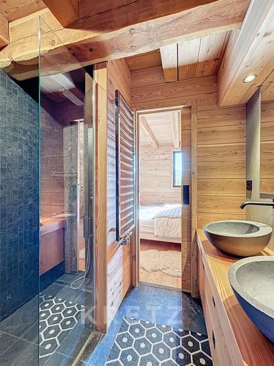 Image No.18-6 Bed House for sale