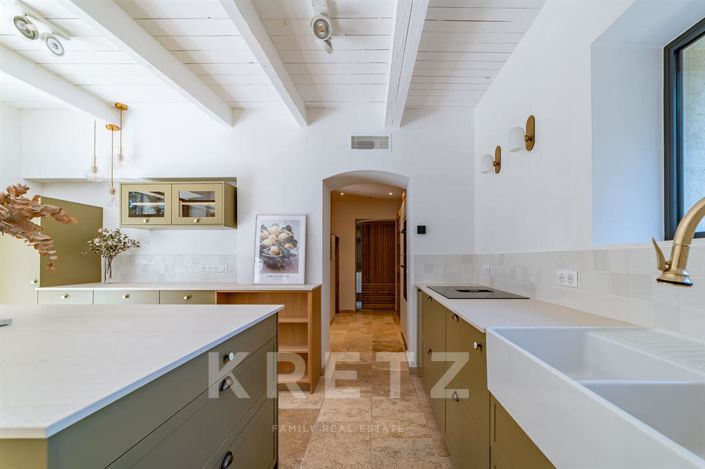 Image No.9-5 Bed House for sale