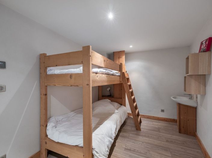 Image No.10-5 Bed Apartment for sale