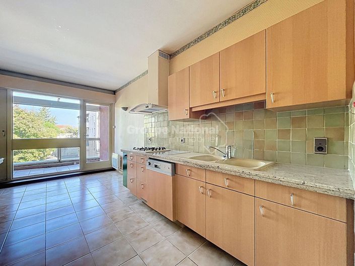 Image No.10-3 Bed Apartment for sale