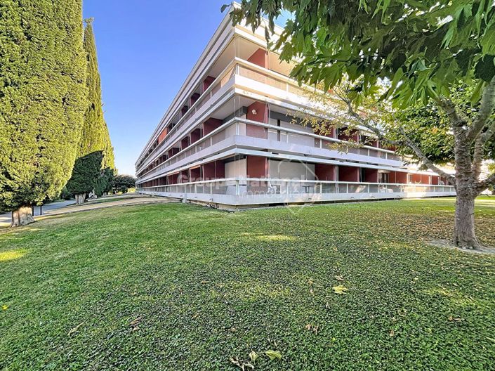 Image No.22-3 Bed Apartment for sale