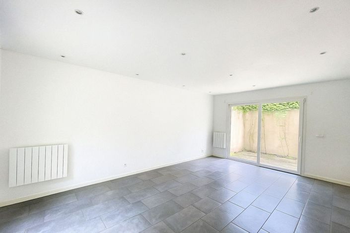 Image No.2-Appartement de 2 chambres à vendre à Feucherolles