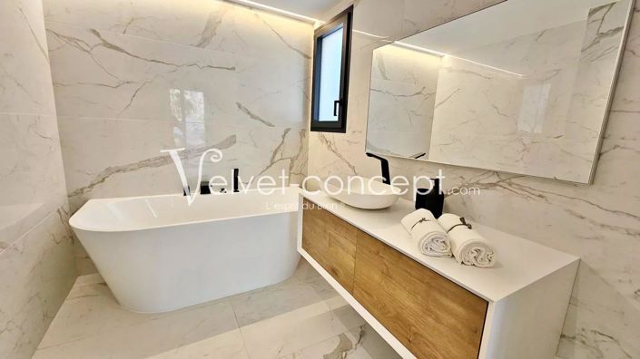 Image No.13-5 Bed House for sale