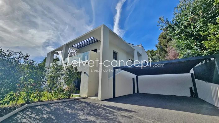 Image No.16-5 Bed House for sale