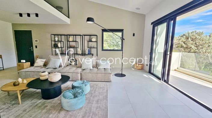 Image No.3-5 Bed House for sale