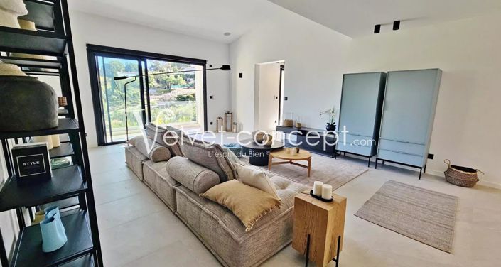 Image No.4-5 Bed House for sale