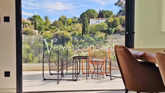 Image No.5-5 Bed House for sale