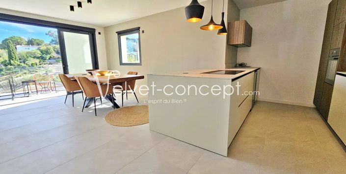 Image No.6-5 Bed House for sale