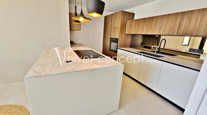 Image No.7-5 Bed House for sale