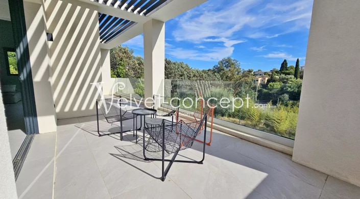 Image No.9-5 Bed House for sale