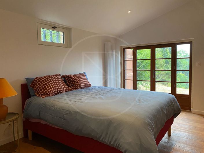 Image No.10-5 Bed House for sale