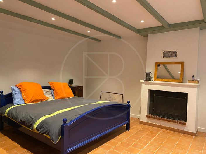 Image No.8-5 Bed House for sale