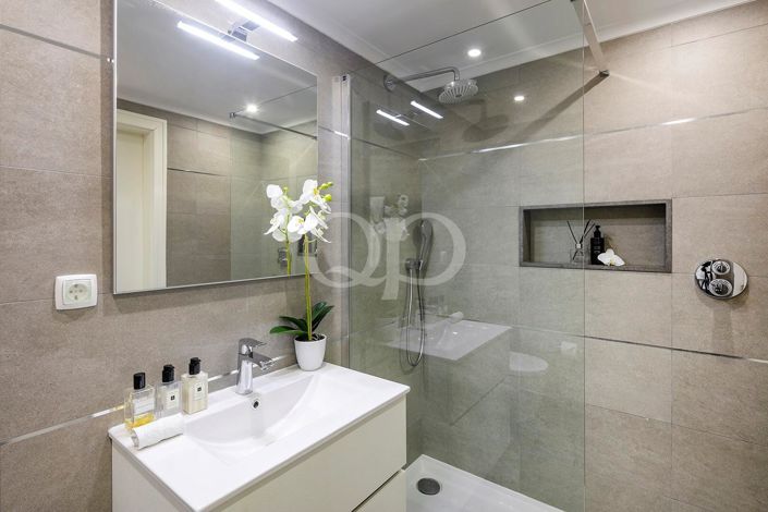 Image No.12-2 Bed House for sale