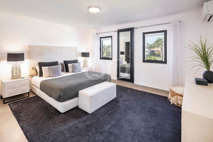 Image No.5-2 Bed House for sale