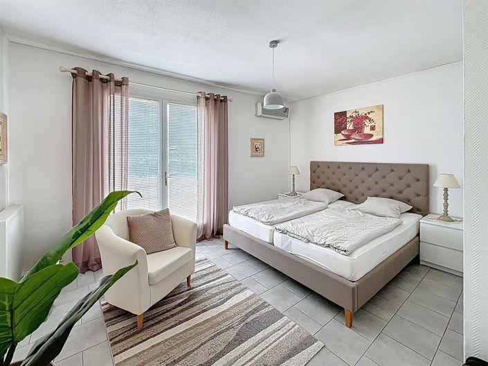 Image No.8-3 Bed House for sale