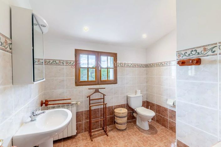 Image No.18-7 Bed House for sale