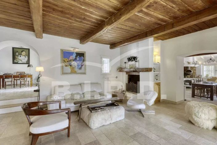 Image No.4-6 Bed House for sale