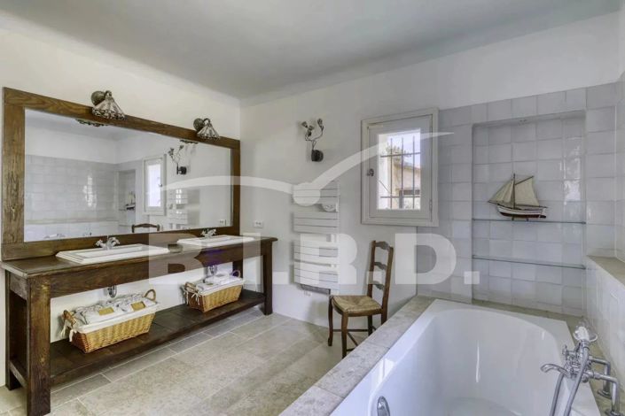 Image No.6-6 Bed House for sale