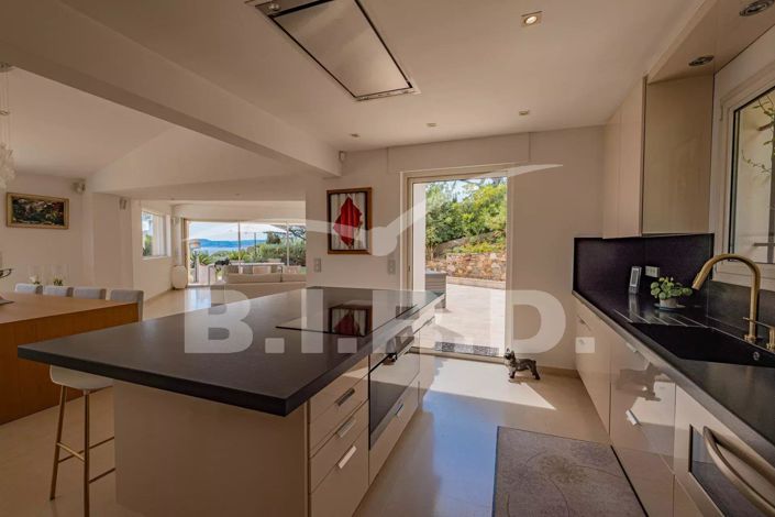 Image No.7-5 Bed House for sale