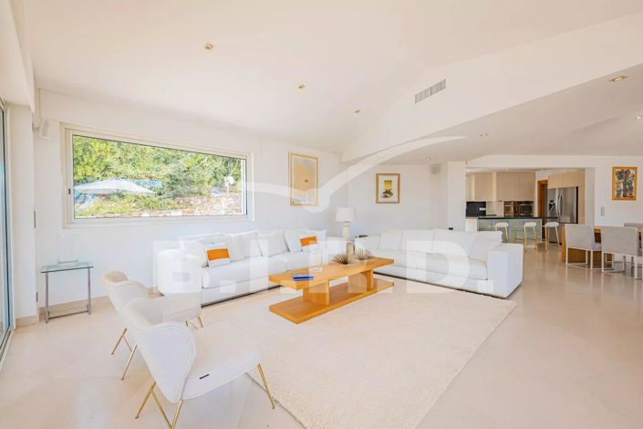 Image No.9-5 Bed House for sale