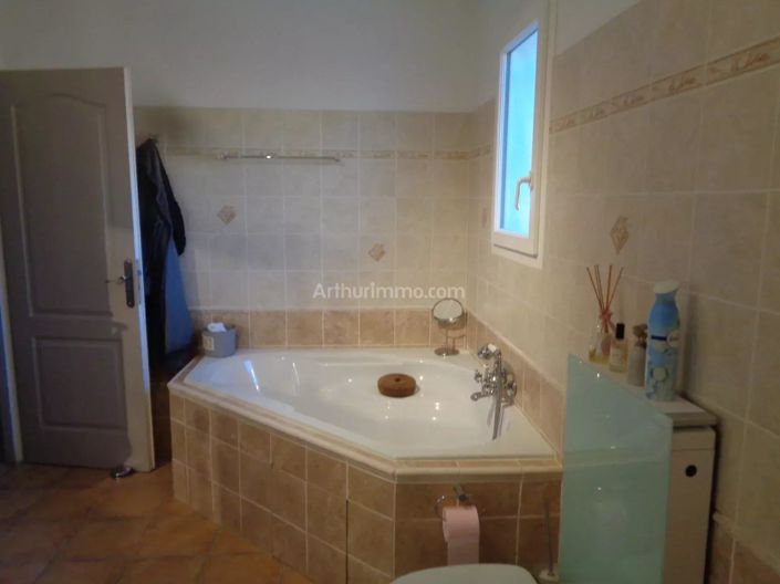 Image No.20-4 Bed House for sale