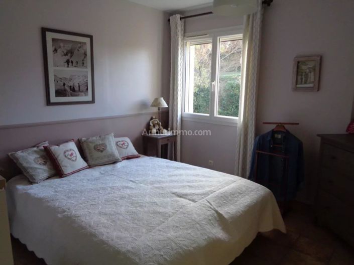 Image No.22-4 Bed House for sale