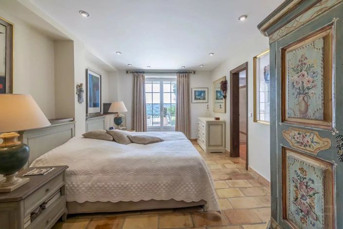 Image No.10-9 Bed House for sale