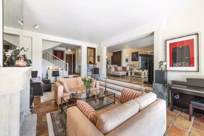 Image No.7-9 Bed House for sale