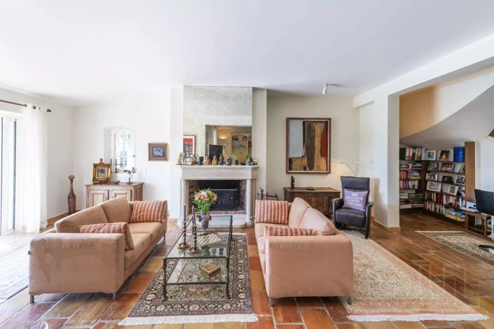 Image No.8-9 Bed House for sale