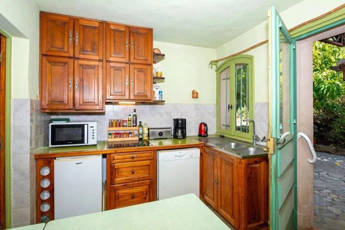 Image No.2-6 Bed House for sale