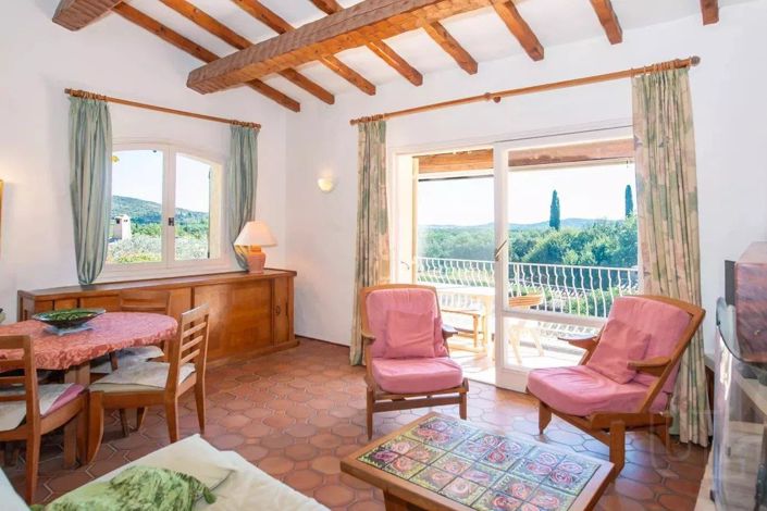 Image No.4-6 Bed House for sale