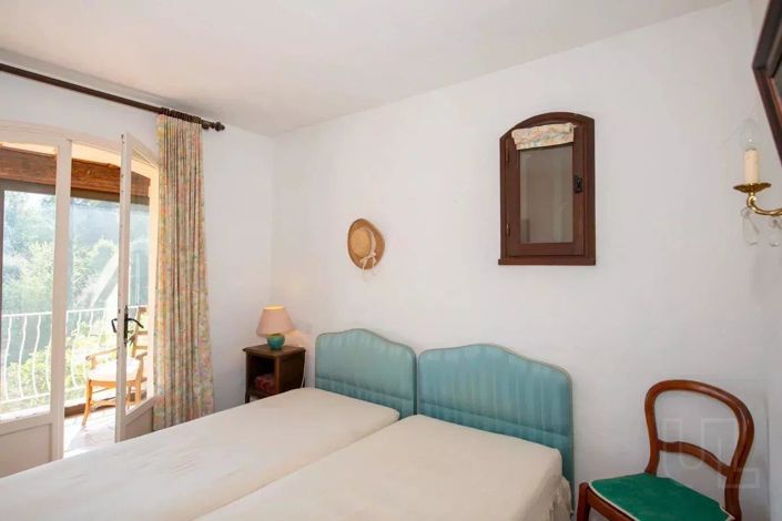 Image No.5-6 Bed House for sale