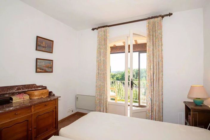 Image No.6-6 Bed House for sale