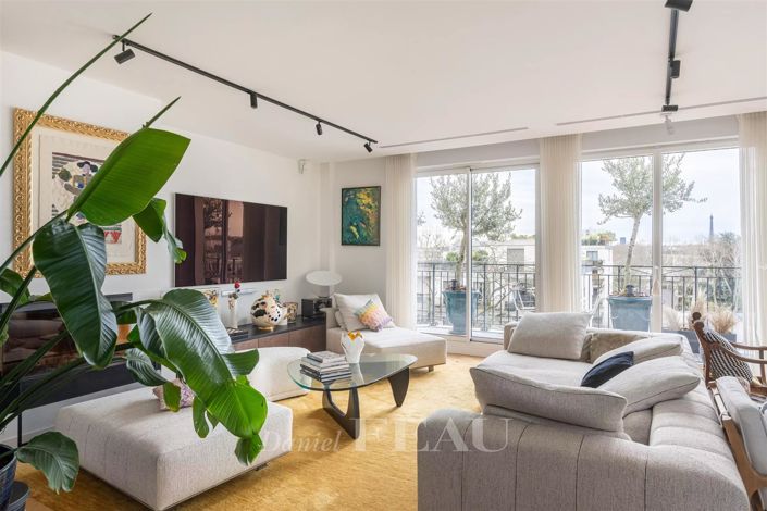 Image No.10-5 Bed Apartment for sale