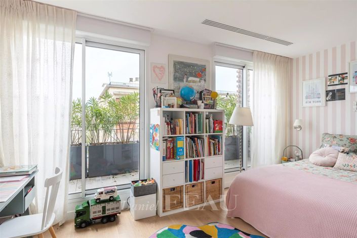 Image No.15-5 Bed Apartment for sale