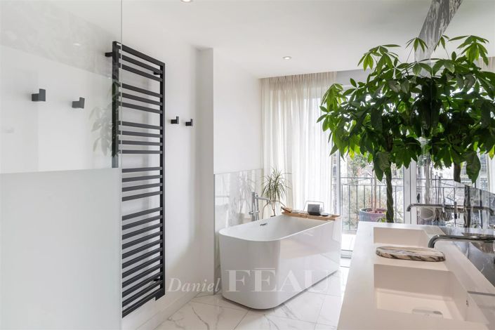 Image No.9-5 Bed Apartment for sale