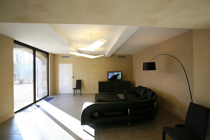 Image No.7-10 Bed House for sale