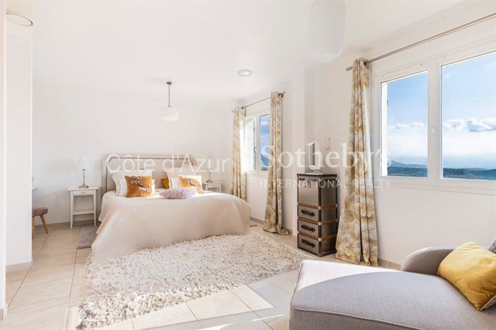 Image No.10-4 Bed House for sale