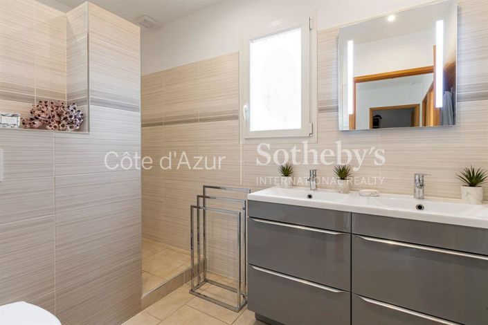 Image No.12-4 Bed House for sale