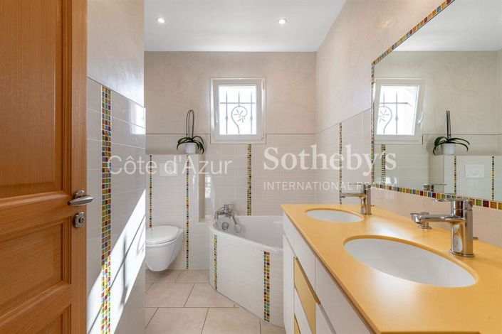 Image No.14-4 Bed House for sale