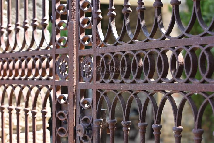 Image No.2-Maison de 7 chambres à vendre à Uzès