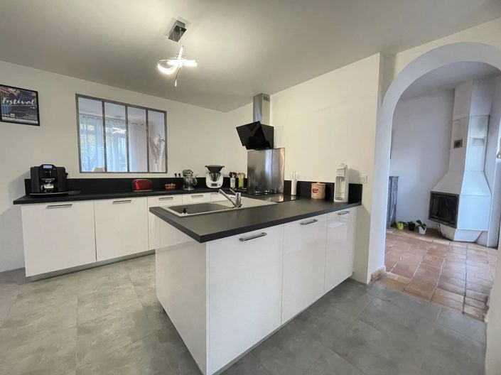 Image No.4-7 Bed House for sale