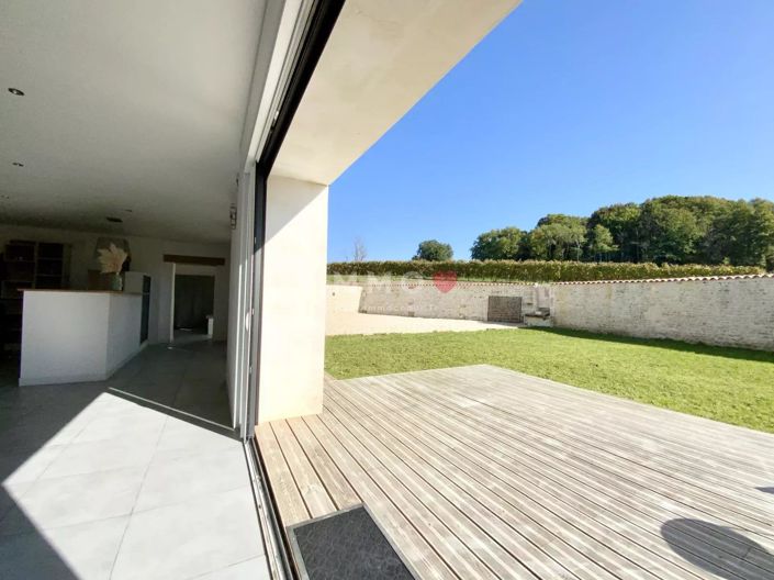 Image No.27-4 Bed House for sale