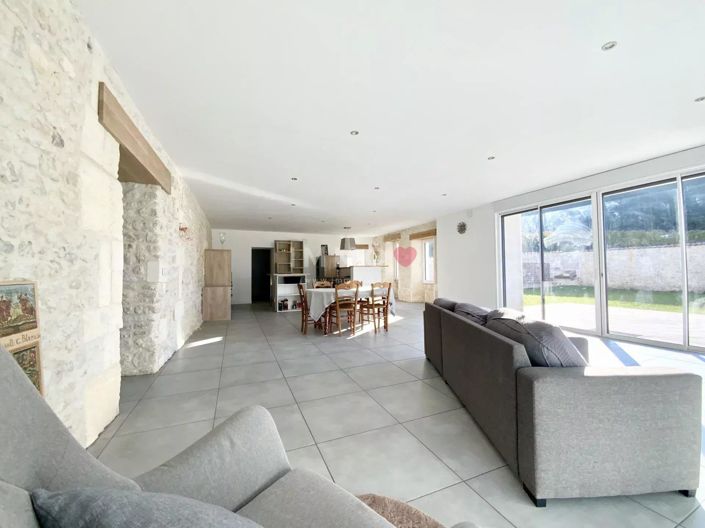 Image No.8-4 Bed House for sale