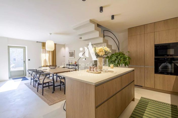 Image No.3-4 Bed House for sale